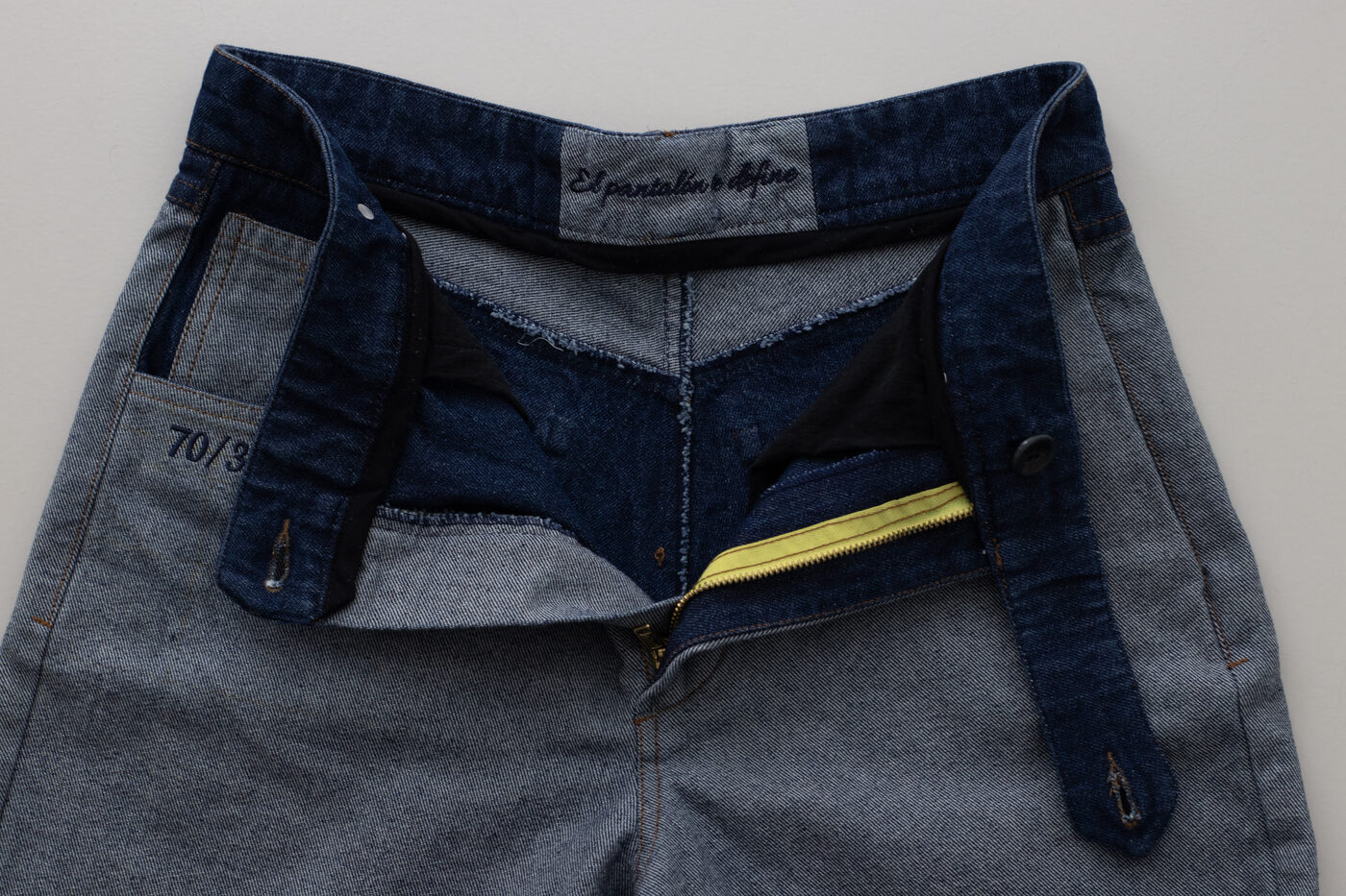 Detalle bolsillos tejano